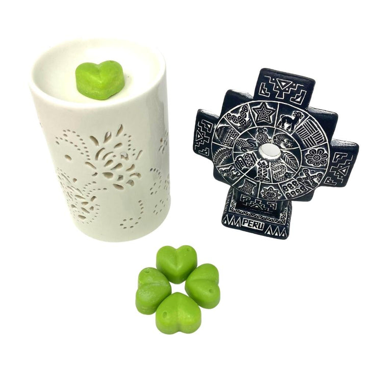 Bursting with zesty lime its sweet, citrusy aroma creates an energizing atmosphere  Gently hand poured soy wax melt with added essential oils. We only use premium eco soy and the best natural essential oils available for our ingredients.  Pop a melt or two into your wax burner with an unscented tealight. Light up, then lie back and satisfy your soul.